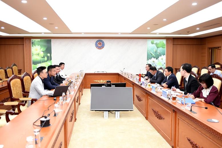 Minister Nguyen Van Thang Met With Mr. Ben Zhou. Source: Vietnam Government Online Newspaper