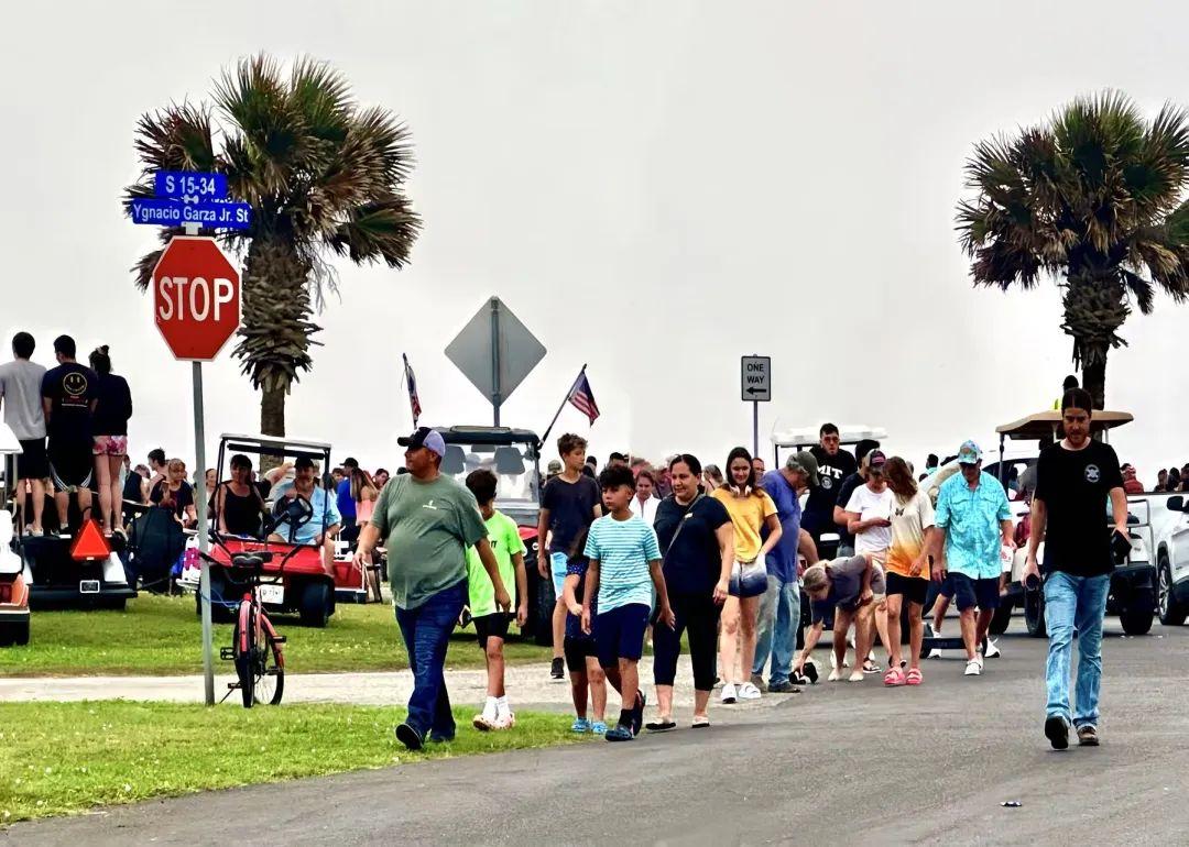 White House Personnel Turmoil, Musk Bids Farewell Wearing Two Hats